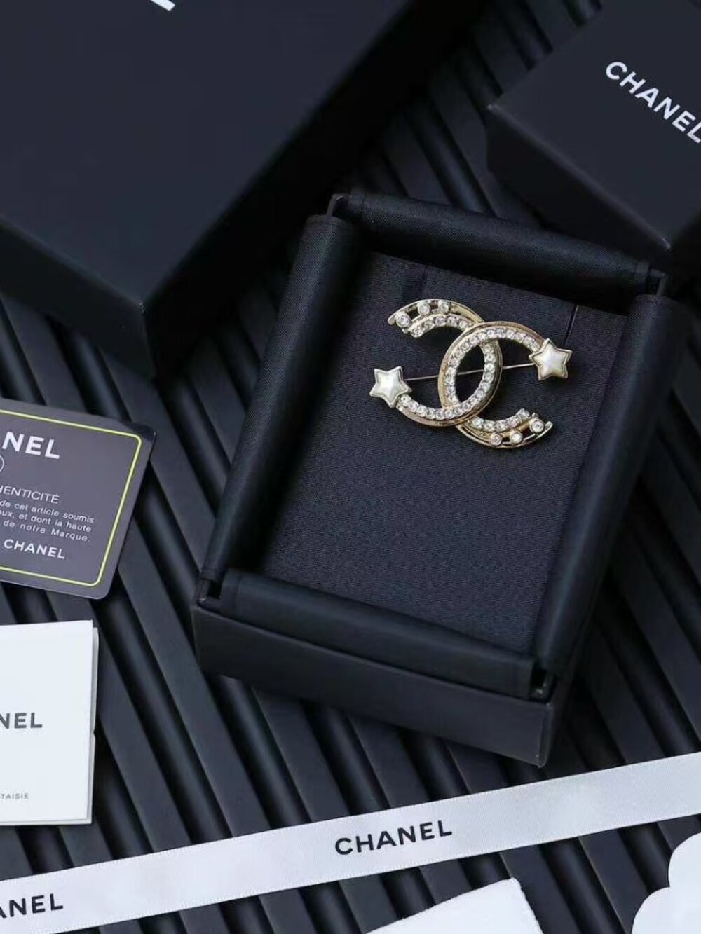 CHANEL Sliver Brooch - Picture 6 of 6